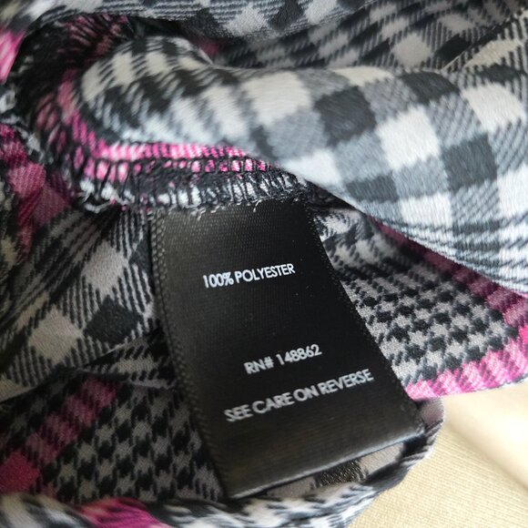 Torrid Harper Black Pink Plaid Roll Tab Slinky Relaxed Fit VNeck Top - Picture 6 of 6